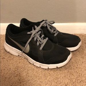 Black nike sneakers